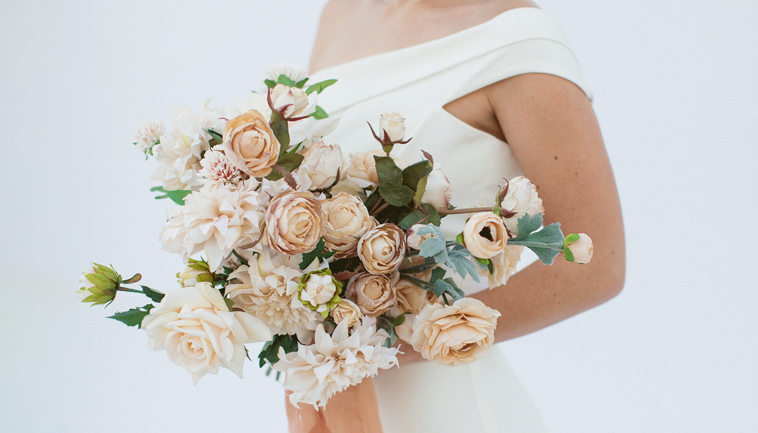 Using Faux Flowers for Luxe Wedding Bouquets: The New Choice in High-E Afloral Using Faux Flowers for Luxe Wedding Bouquets: The New Choice in High-E Afloral