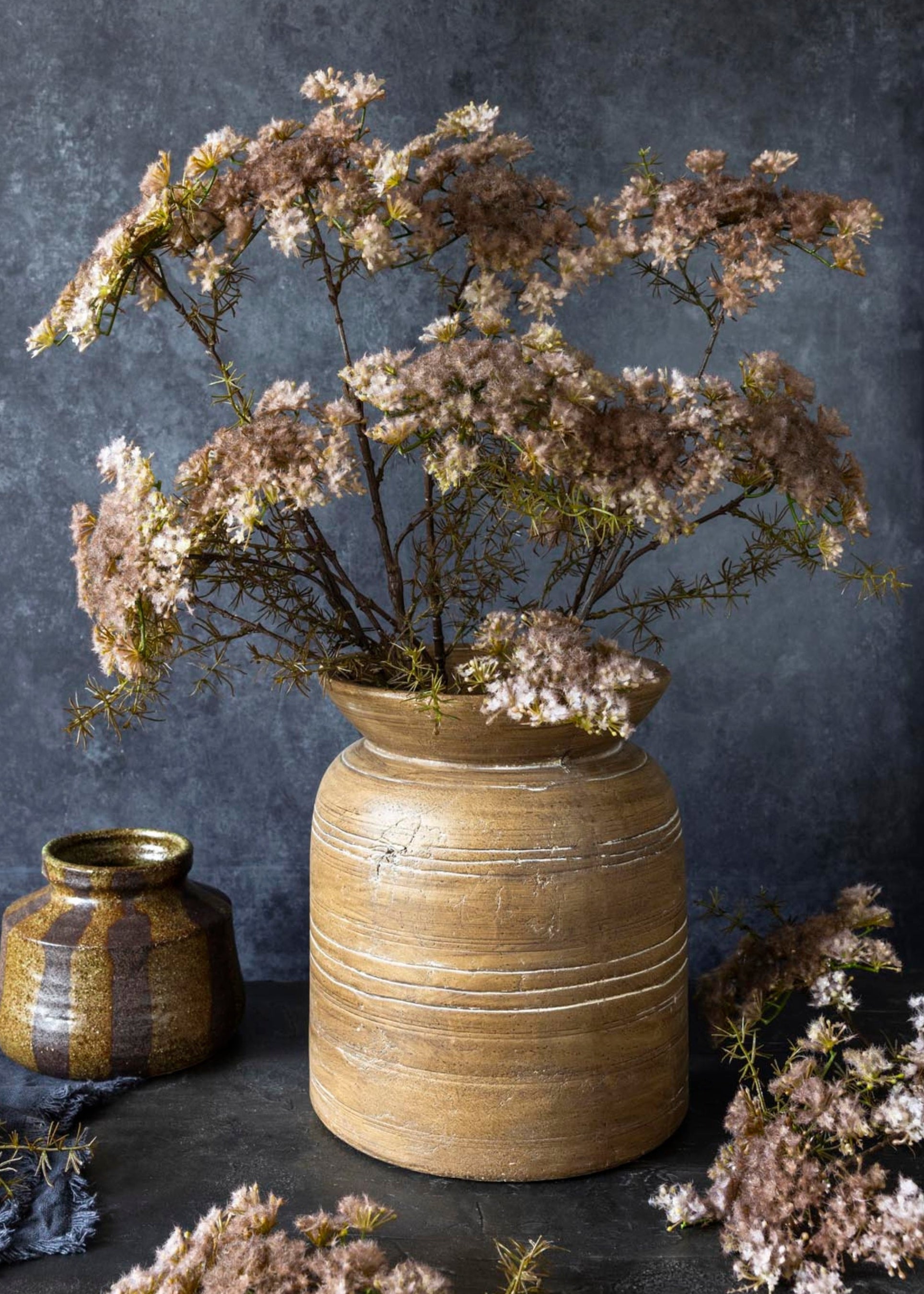 Decorative vase with pink queen anne&