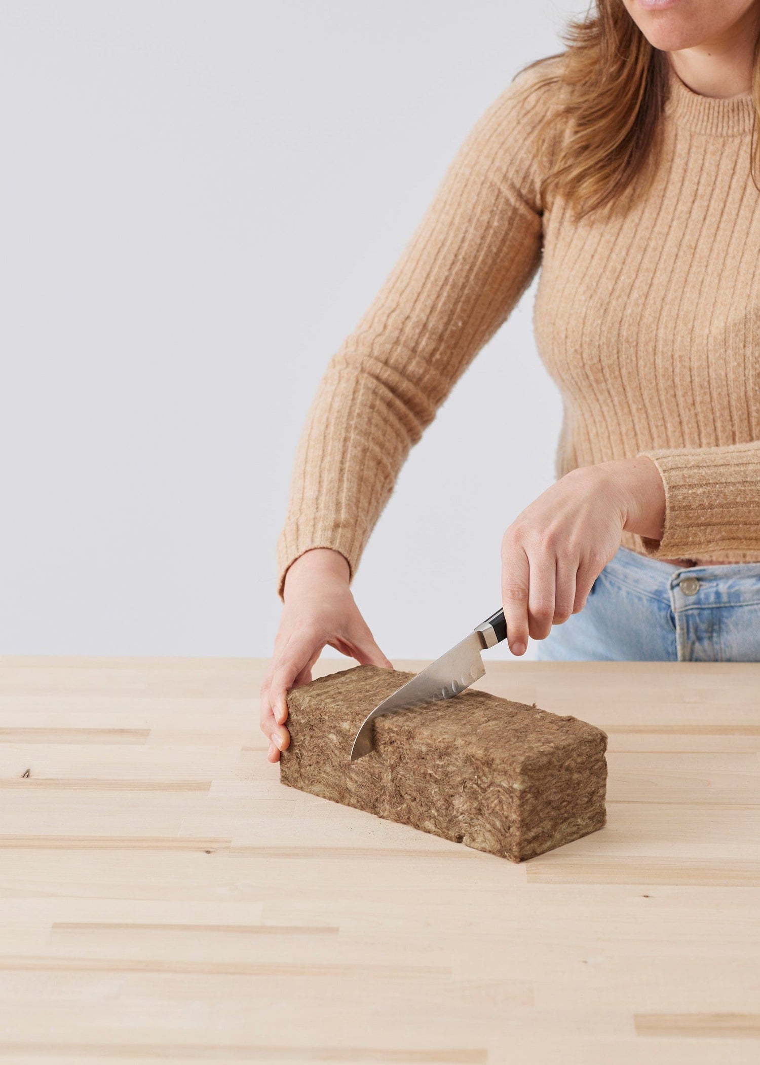 Cutting Agra Wool Floral Foam with Knife