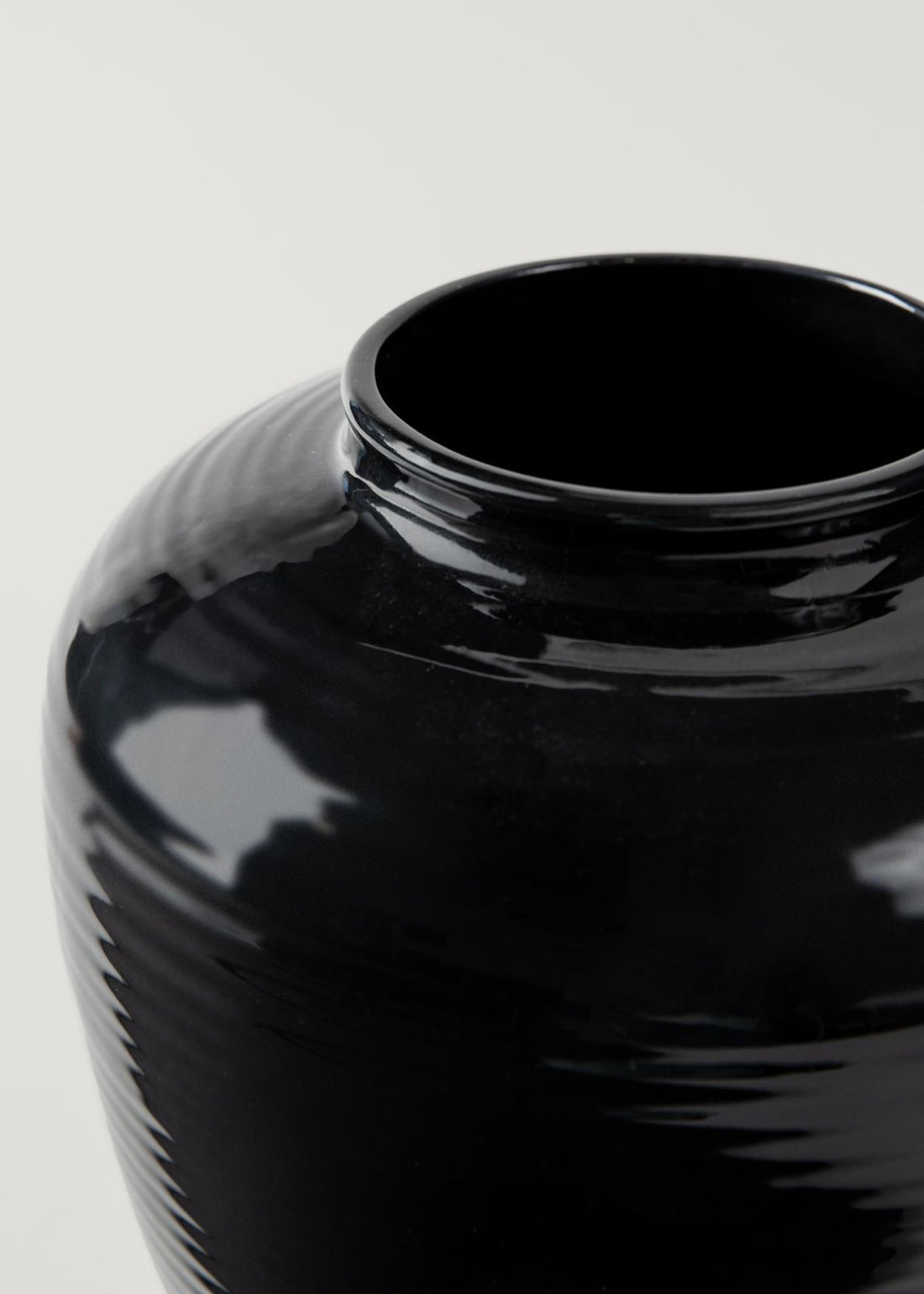 Close-up of the Exclusive Glazed Noir Ribbed Stoneware Table Vase at
