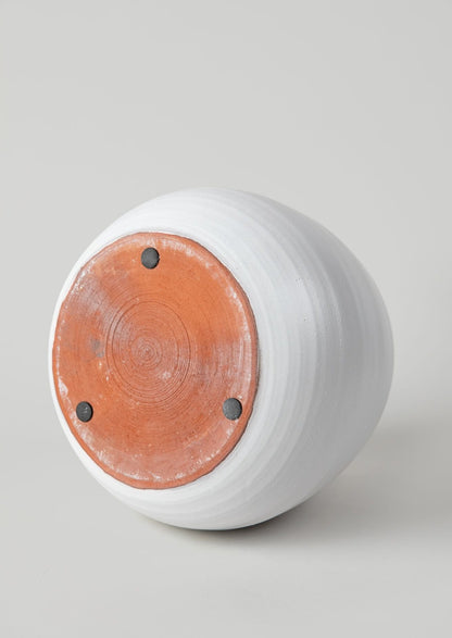 Bottom of the Ceramic Ronda Vase in Matte White