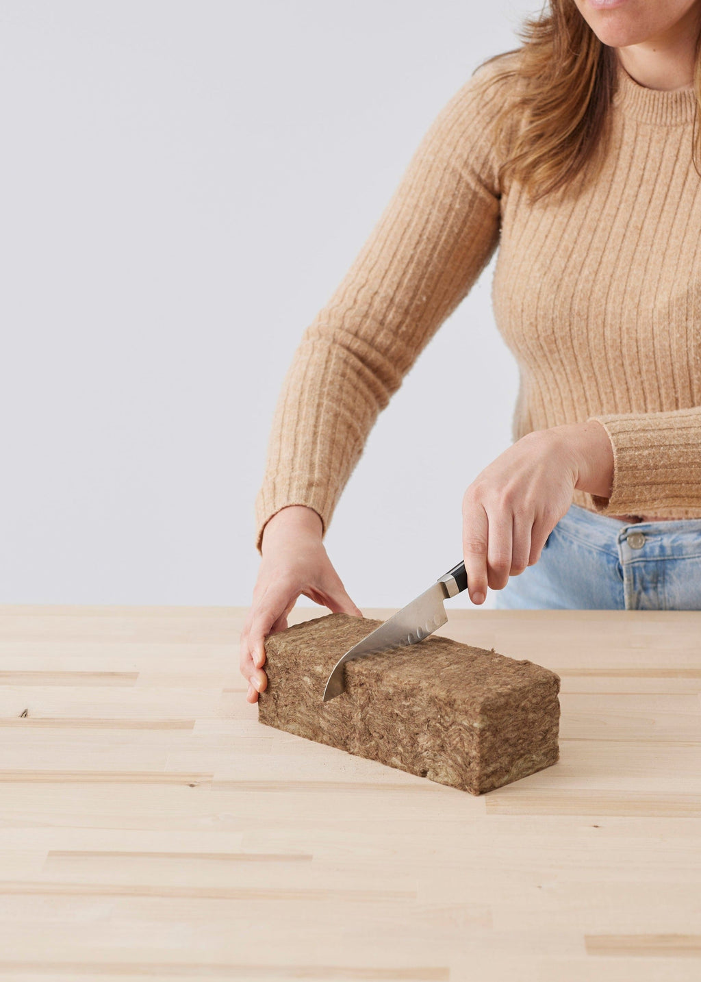 Cutting Agra Wool Floral Foam with Knife