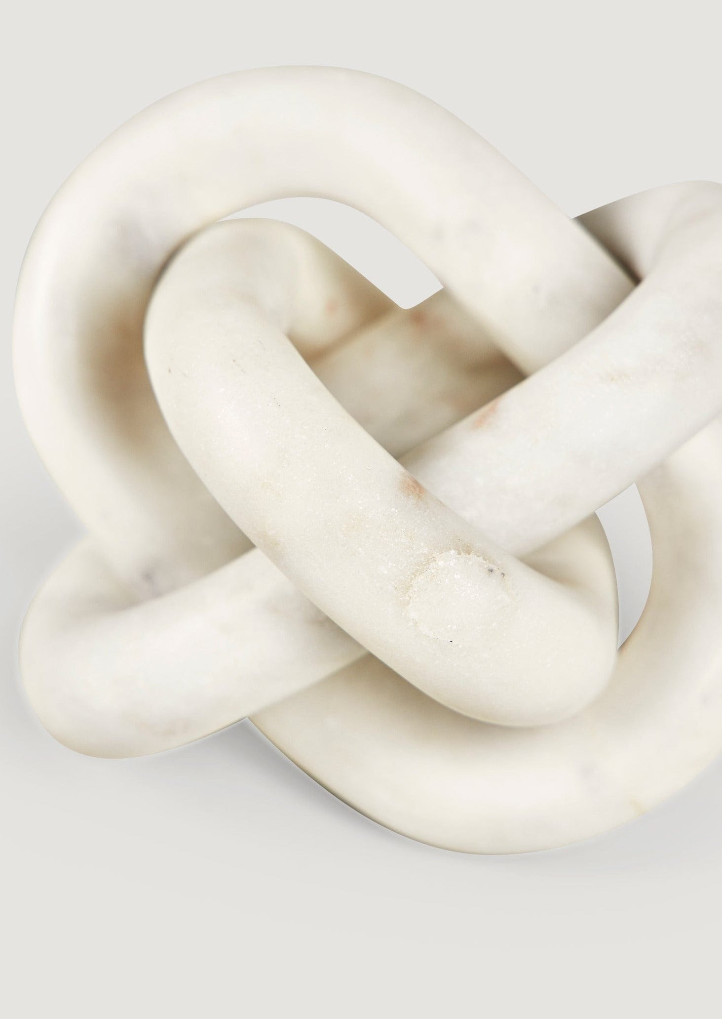 White Marble Knot Table Decor at Afloral