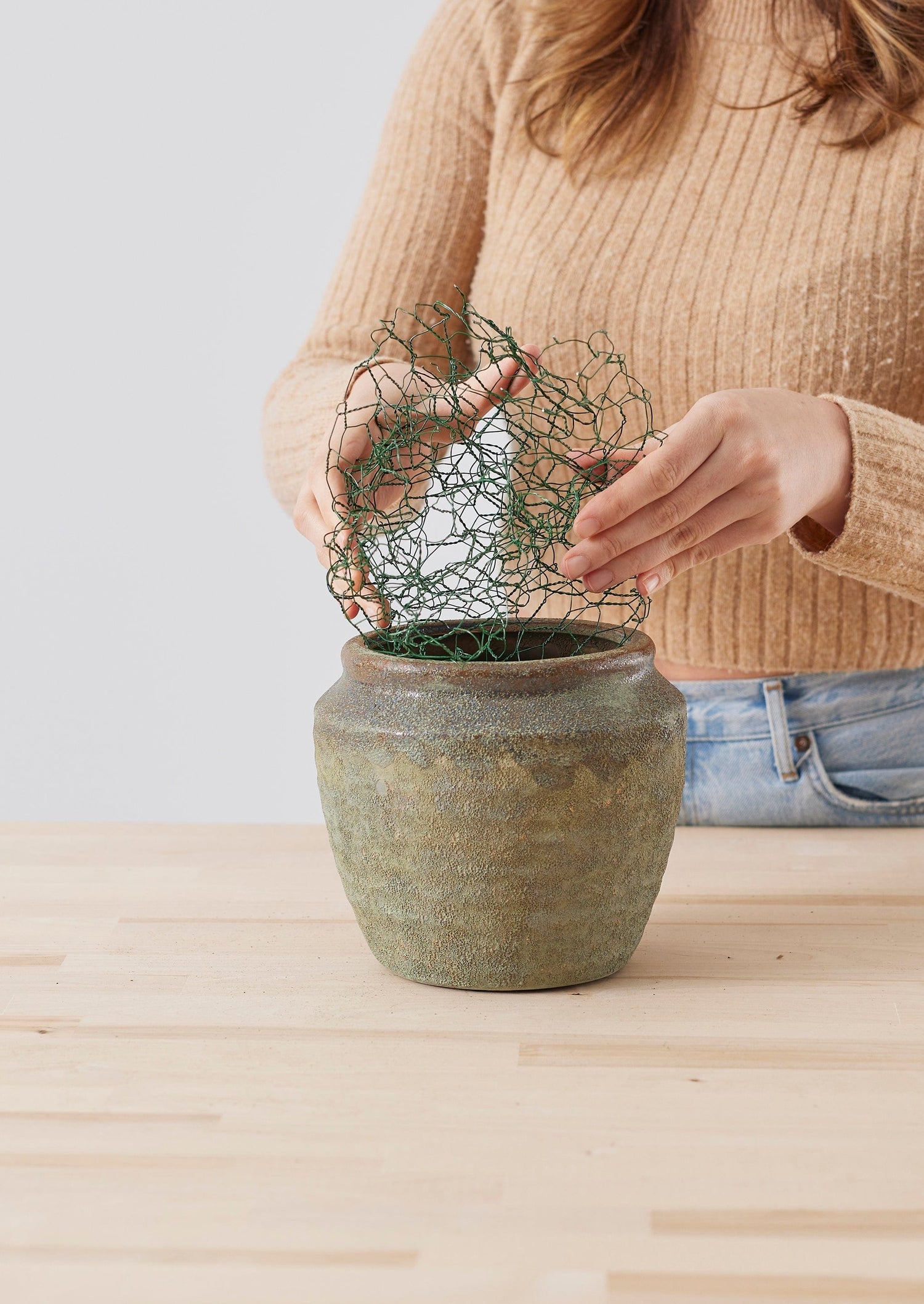 chicken wire floral arranging with planter pot