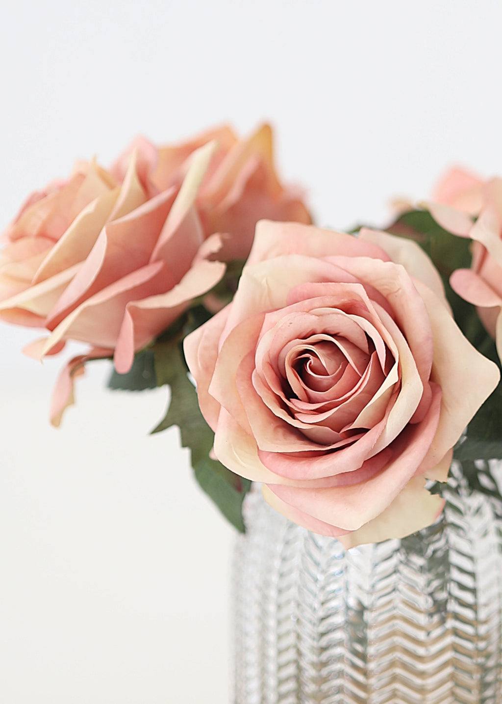 Close-up of a Vase with pink roses 