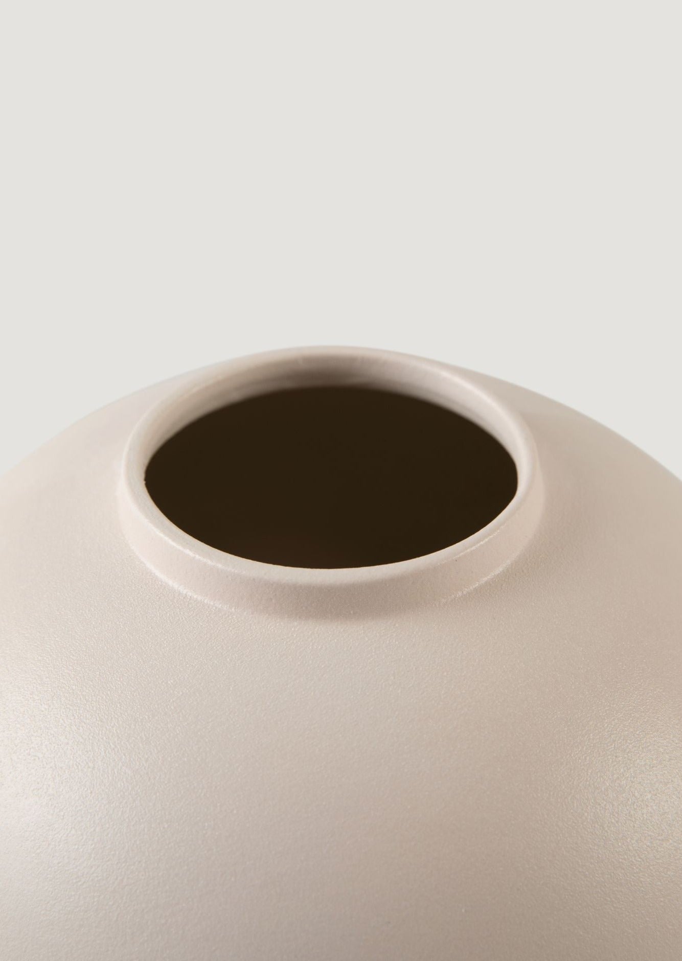 Matte Bailey Cream Watertight Ceramic Round Vase