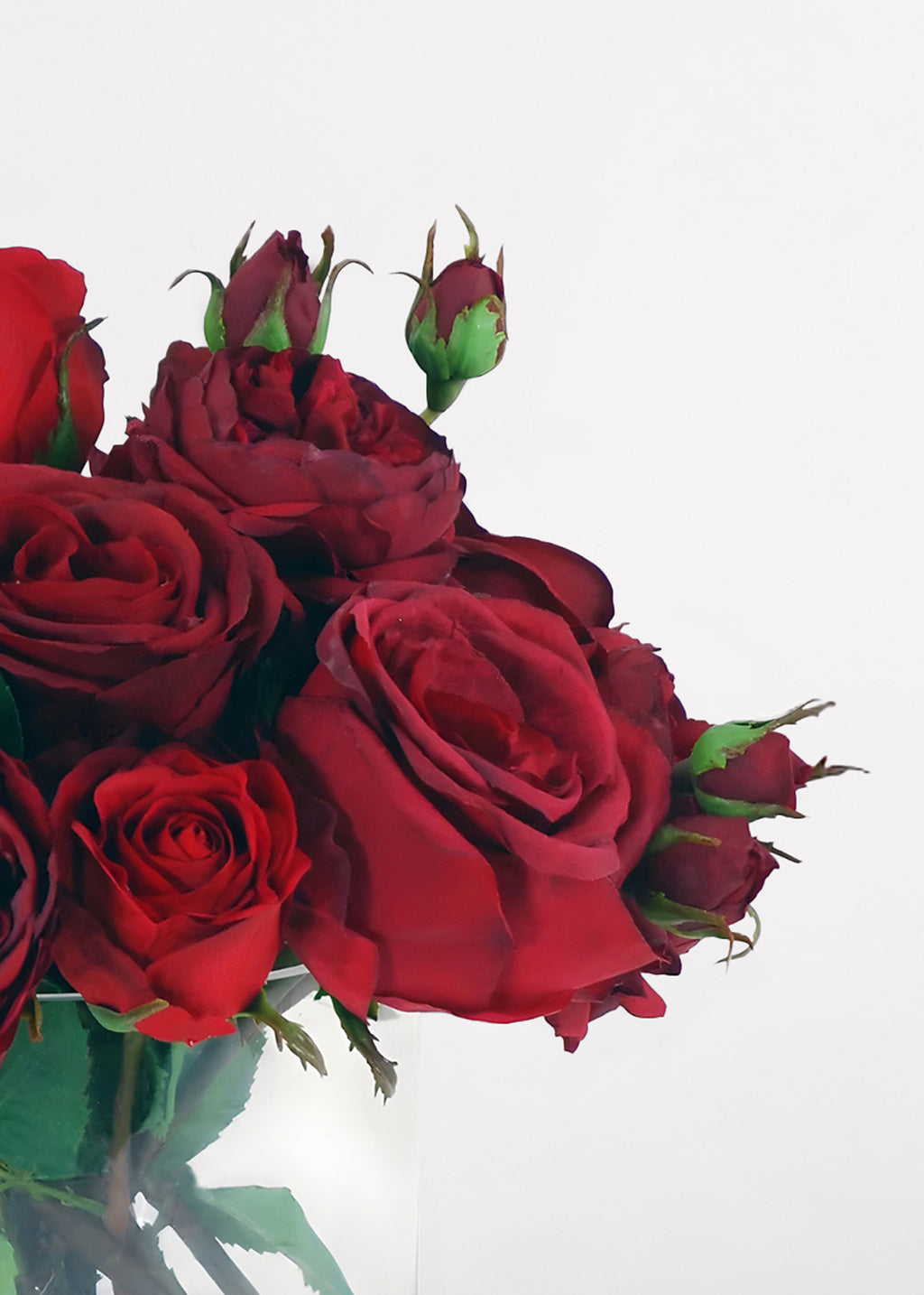 Bouquet of red roses 